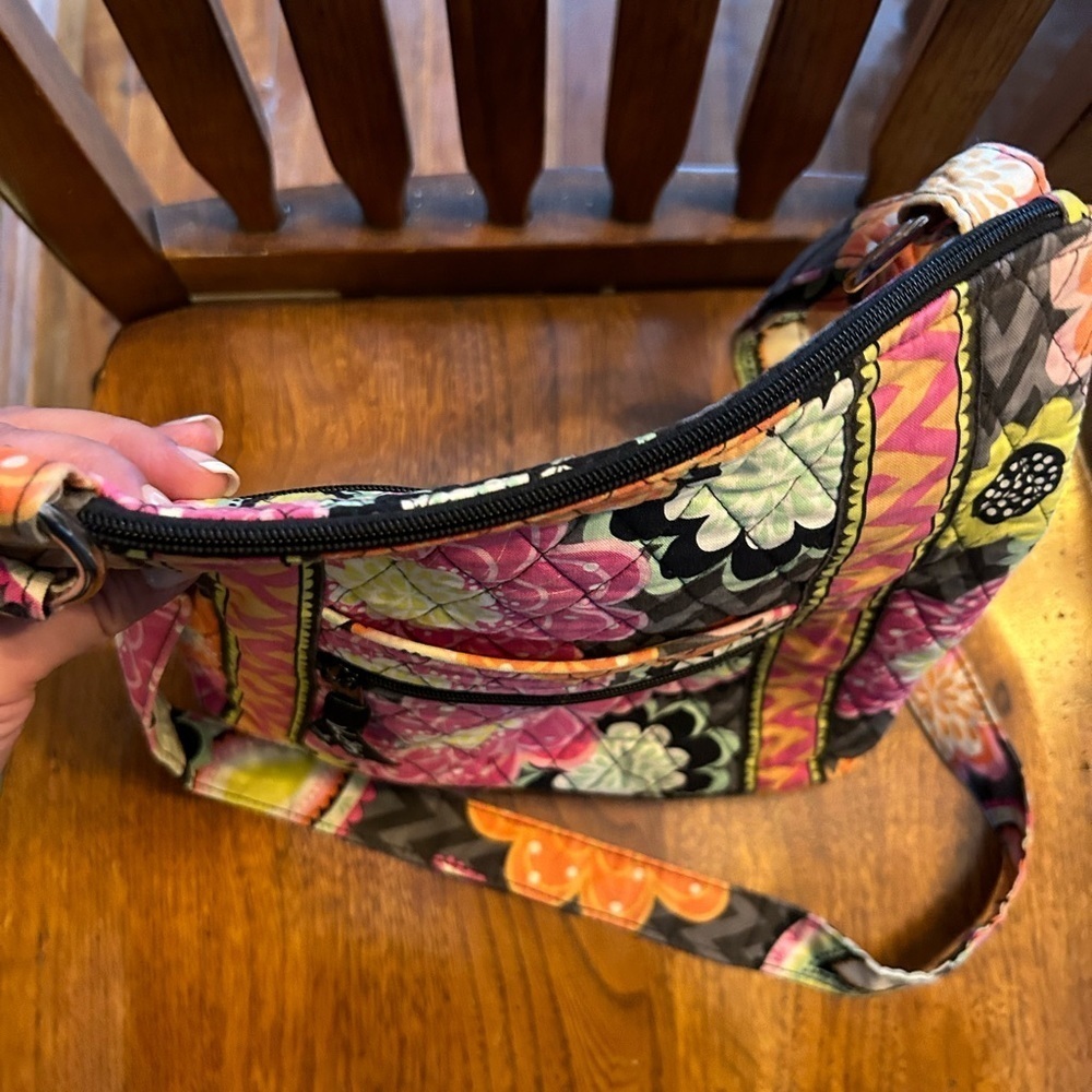 Vera Bradley Crossbody in Ziggy Zinnia EUC - Picture 5 of 10